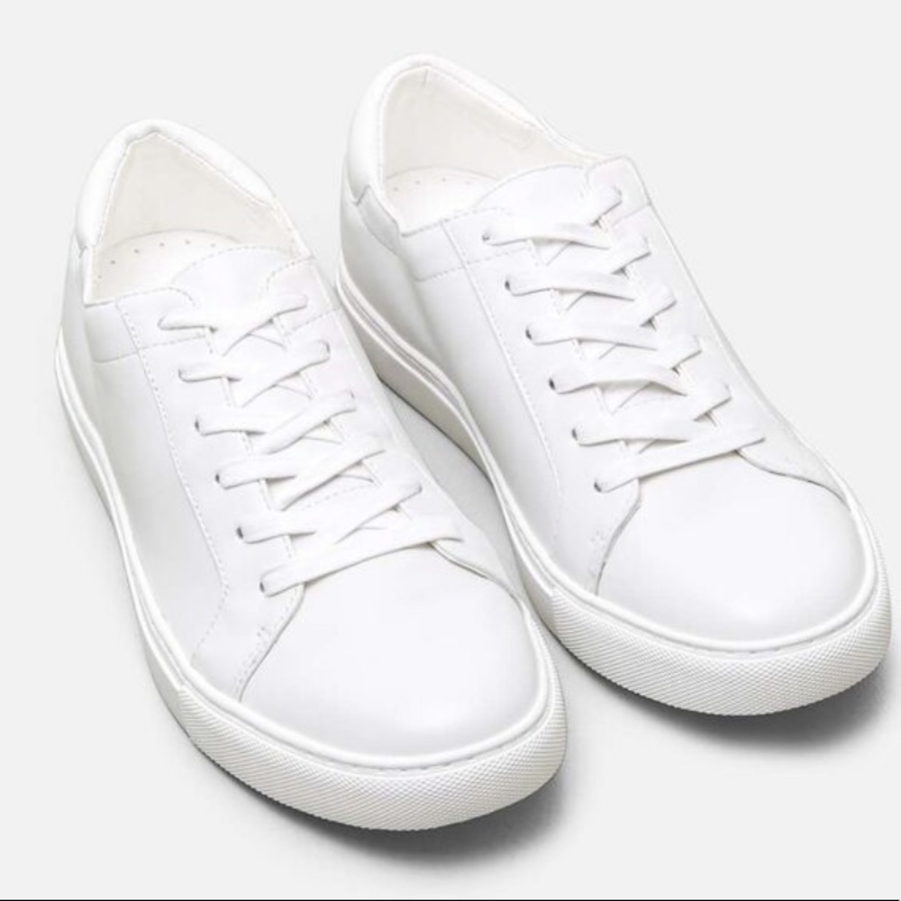 Kenneth Cole white tennis shoe